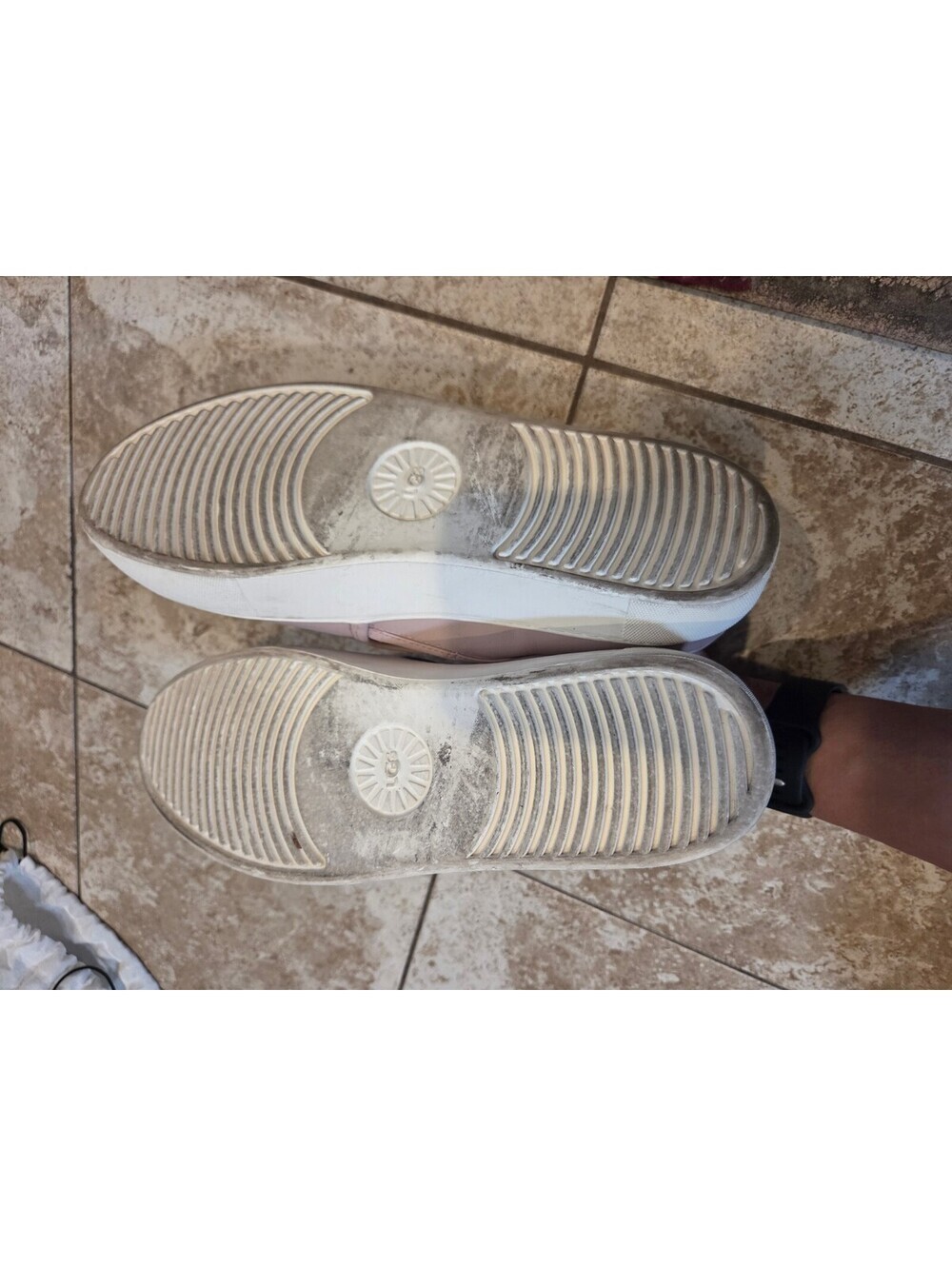 UGG Women's Jass slip-on sneakers in a dusty rose leather / white platform sole - Picture 8 of 11